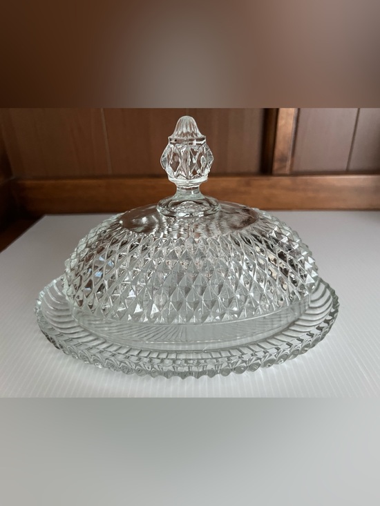 The Unbranded Brand Other - Clear Cut Glass Covered Butter Dish with Diamond-Style Pattern